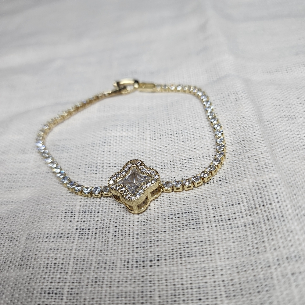 Bella Luce White Cubic Zirconia Clover Tennis Bracelet 18k Over Sterling Silver